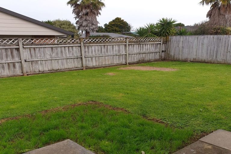 Photo of property in 20 Puketi Lane, Waiuku, 2123