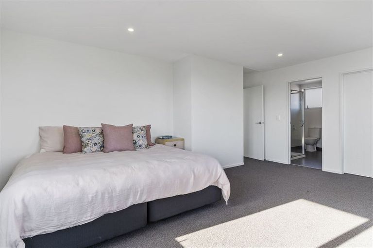 Photo of property in 28 Kotuku Street, Te Atatu Peninsula, Auckland, 0610