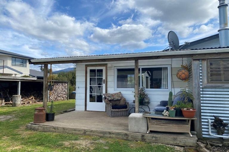 Photo of property in 176 Commercial Street, Takaka, 7110