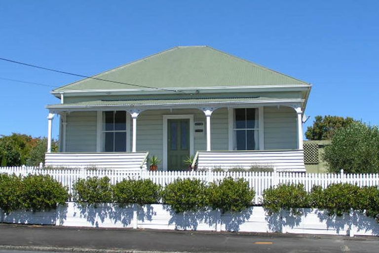 Photo of property in 12 Rodney Road, Northcote Point, Auckland, 0627