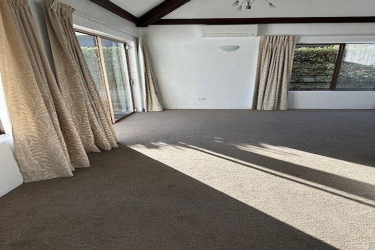 Photo of property in 70 Nimmo Avenue East, Waikanae, 5036