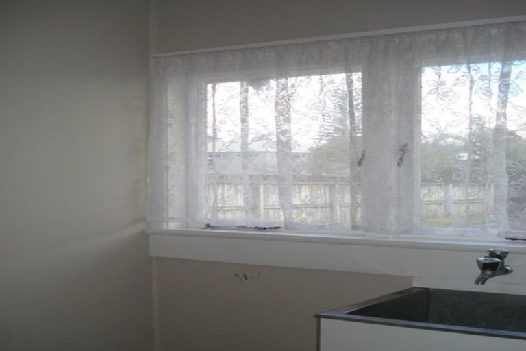 Photo of property in 10 Vera Road, Te Atatu South, Auckland, 0610