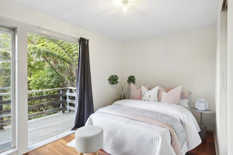 Photo of property in 8 Arapito Road, Titirangi, Auckland, 0604