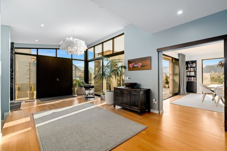 Photo of property in 8b Minaret Ridge, Wanaka, 9305