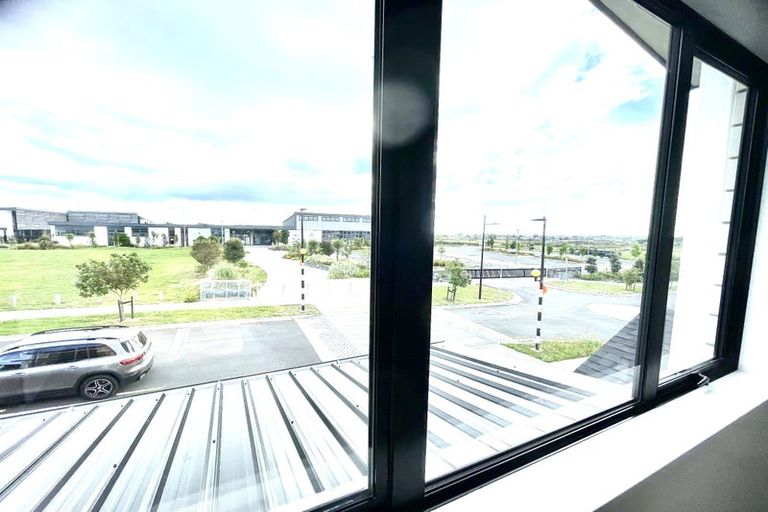 Photo of property in 18 Rorotu Avenue, Karaka, 2113