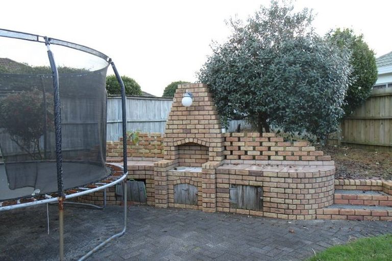 Photo of property in 21 Suncrest Drive, West Harbour, Auckland, 0618