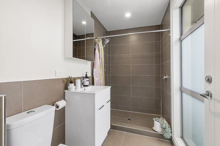 Photo of property in 59u2 Mortimer Terrace, Brooklyn, Wellington, 6021