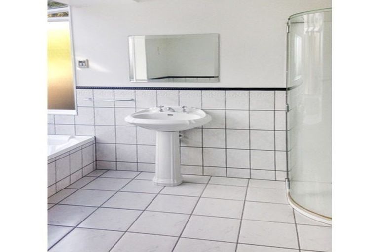 Photo of property in 30 Karu Crescent, Waikanae, 5036