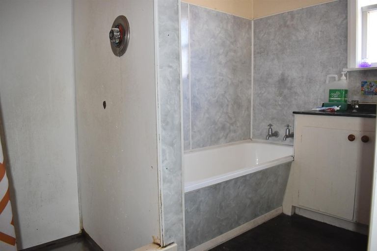 Photo of property in 84 Roberts Road, Te Atatu South, Auckland, 0610