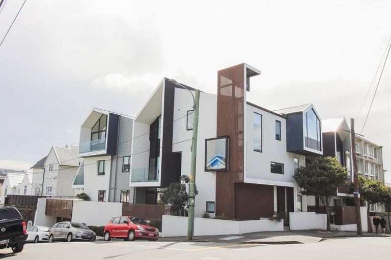 Photo of property in 76 Brougham Street, Mount Victoria, Wellington, 6011