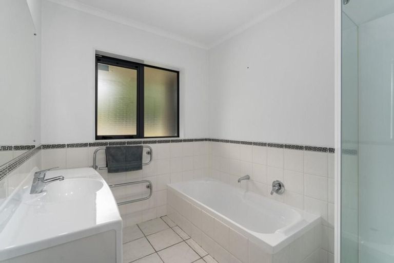 Photo of property in 7 Lambert Way, Paraparaumu, 5032