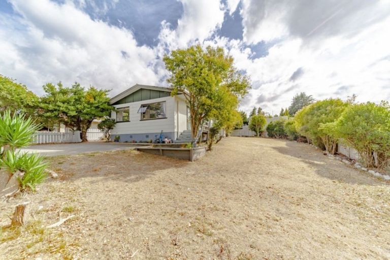 Photo of property in 18 Leeton Drive, Waipukurau, 4200
