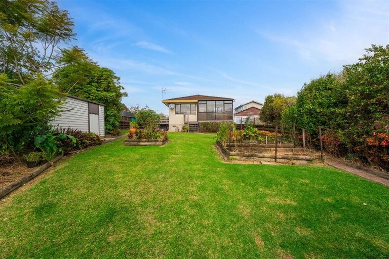 Photo of property in 2/79 Hutchinson Avenue, New Lynn, Auckland, 0600