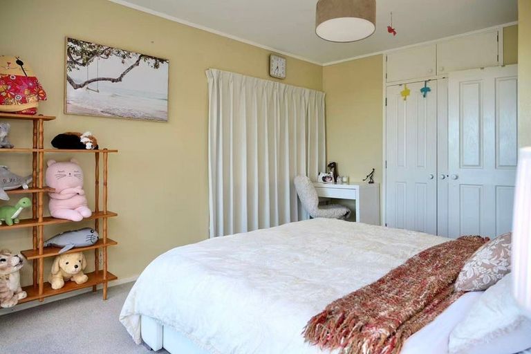 Photo of property in 11 View Road, Shelly Park, Auckland, 2014