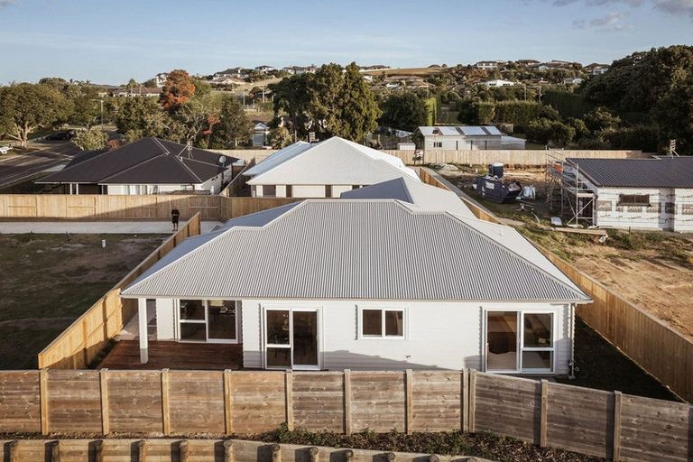 Photo of property in 13b Western Avenue, Omokoroa, 3114