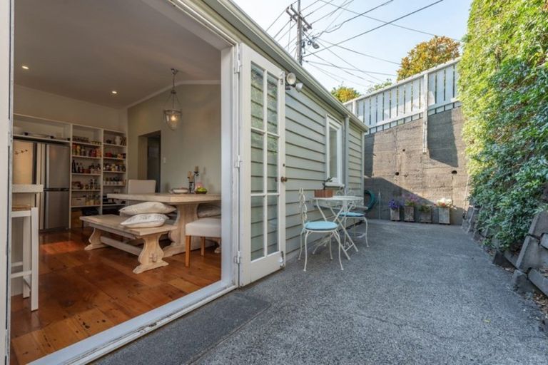 Photo of property in 18 Carrington Street, Mount Cook, Wellington, 6021