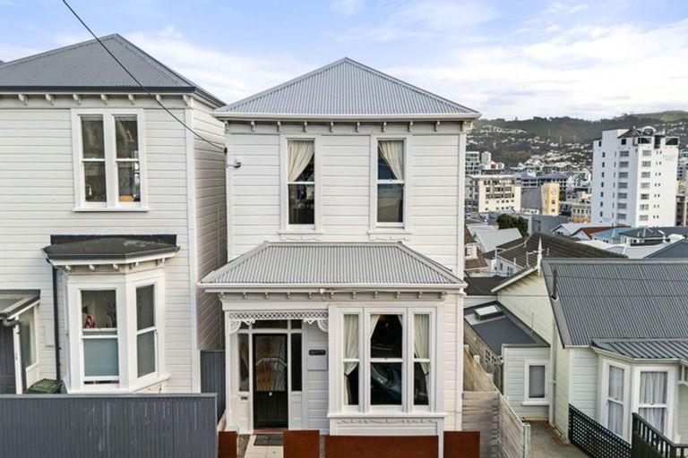 Photo of property in 66 Roxburgh Street, Mount Victoria, Wellington, 6011