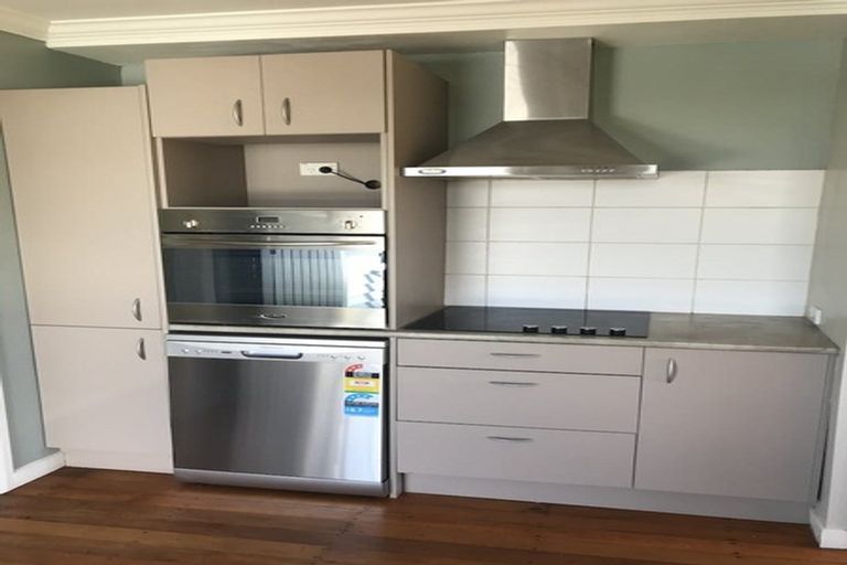 Photo of property in 39 Paritutu Road, Spotswood, New Plymouth, 4310