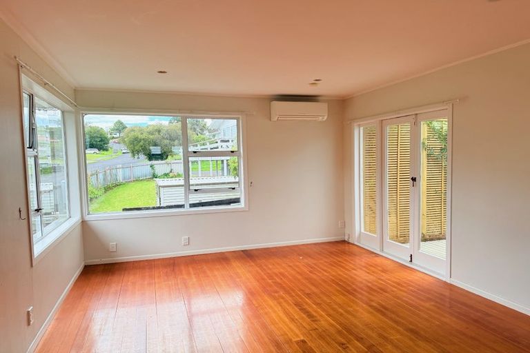 Photo of property in 4 La Trobe Street, Pakuranga Heights, Auckland, 2010
