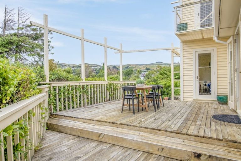 Photo of property in 5 Lyndhurst Road, Tawa, Wellington, 5028