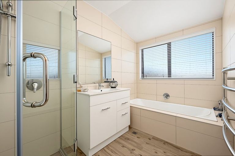 Photo of property in 77 San Marino Drive West, Henderson, Auckland, 0612