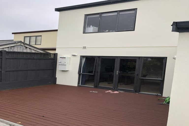 Photo of property in 54 Provence Esplanade, Te Atatu Peninsula, Auckland, 0610