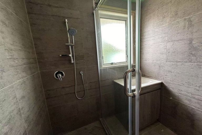 Photo of property in 77 Chilcott Road, Henderson, Auckland, 0612