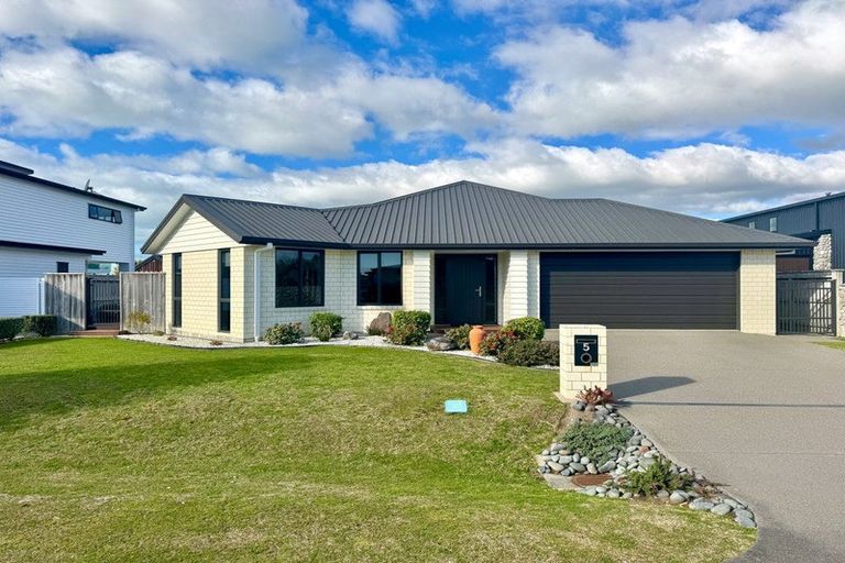 Photo of property in 5 Harry Court, Ohope, 3121