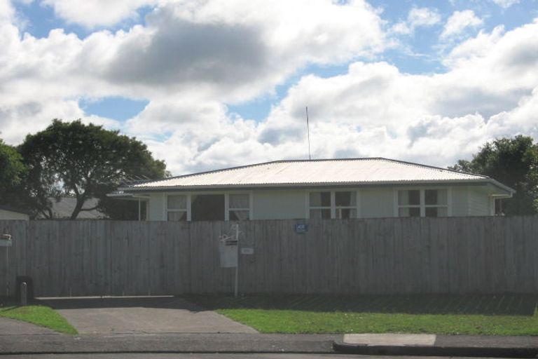 Photo of property in 59 Graham Avenue, Te Atatu Peninsula, Auckland, 0610