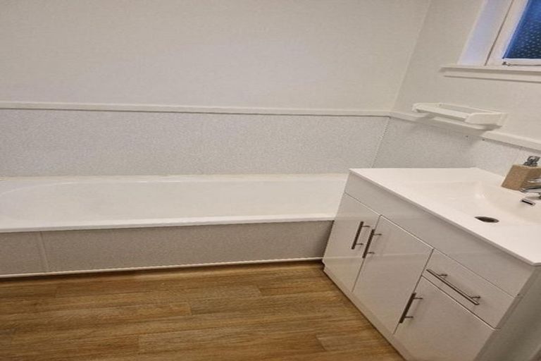 Photo of property in 37 Awanui Street, Merrilands, New Plymouth, 4312