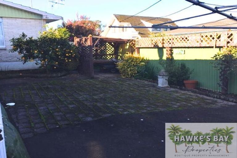 Photo of property in 2/35 Middle Road, Havelock North, 4130