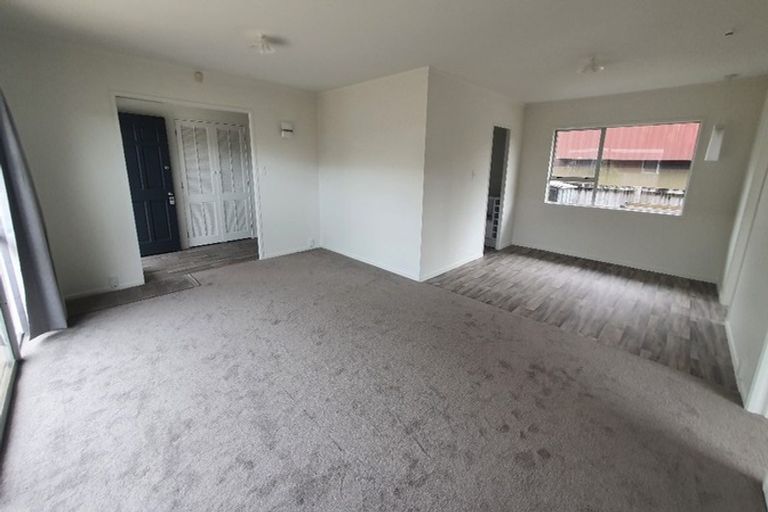 Photo of property in 24 Walton Street, Red Beach, 0932