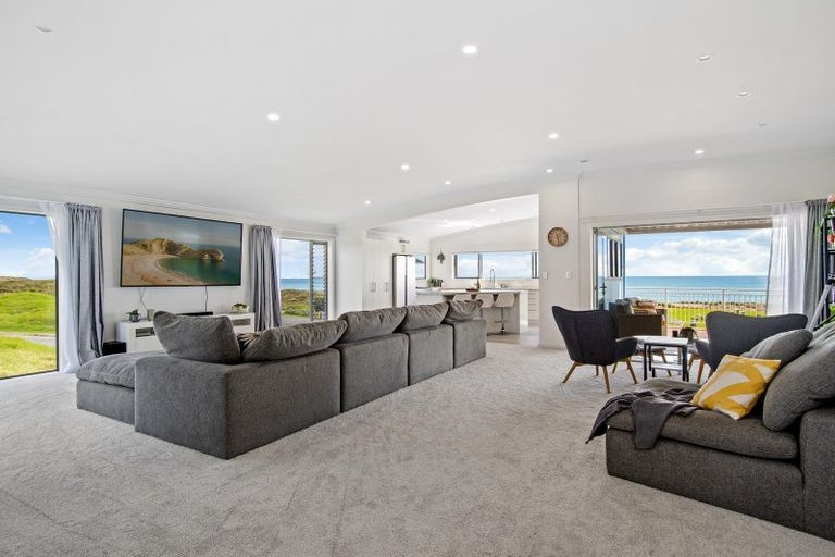 Photo of property in 1011 Papamoa Beach Road, Papamoa Beach, Papamoa, 3118
