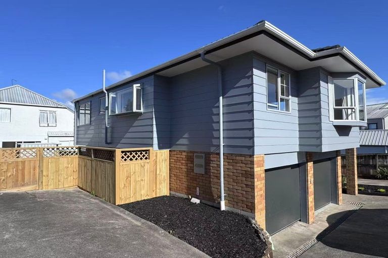 Photo of property in 1/9 Delisle Place, Windsor Park, Auckland, 0632