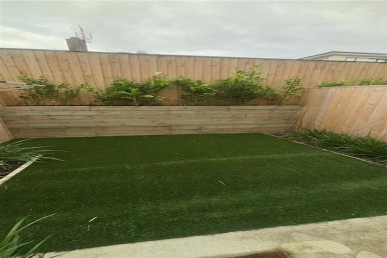 Photo of property in 4/61 Matipo Road, Te Atatu Peninsula, Auckland, 0610