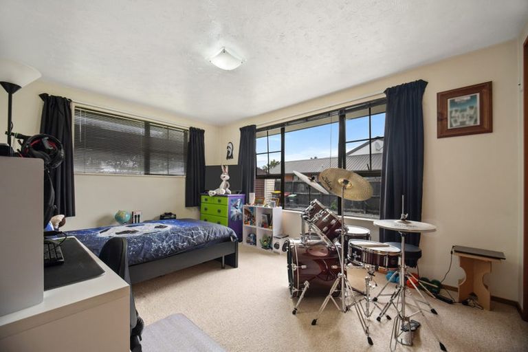 Photo of property in 14 Takaro Avenue, Sockburn, Christchurch, 8042