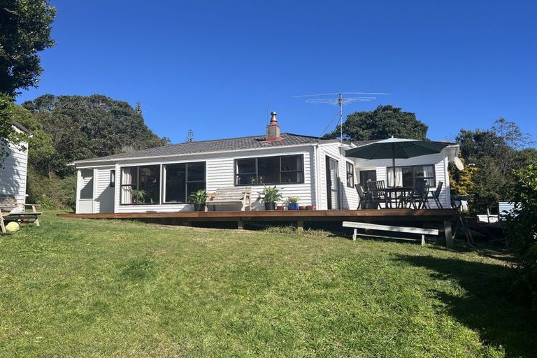 Photo of property in 15 Pukerua Beach Road, Pukerua Bay, 5026