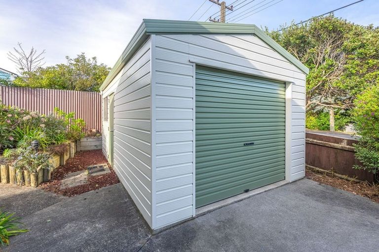 Photo of property in 27 Waimea Road, Waikanae Beach, Waikanae, 5036