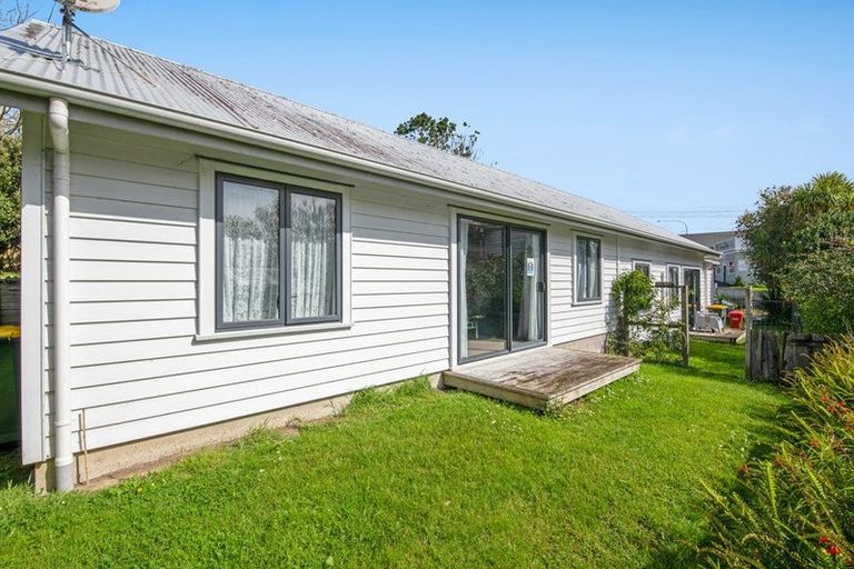 Photo of property in 20 Garfield Road, Helensville, 0800