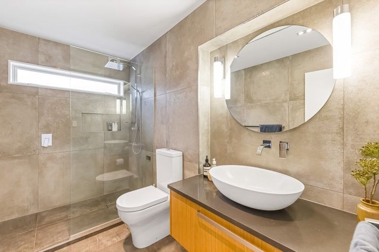 Photo of property in 16 Prestige Place, Castor Bay, Auckland, 0620