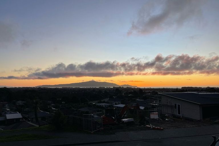 Photo of property in 99 Kakariki Grove, Waikanae, 5036