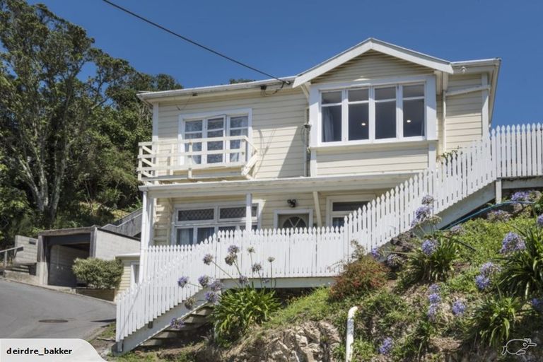 Photo of property in 2 Kopiko Way, Brooklyn, Wellington, 6021