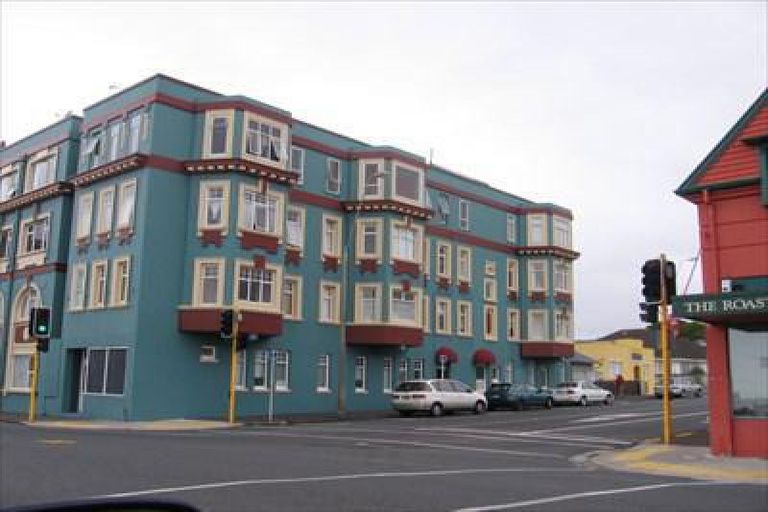 Photo of property in Devonport Apartments, 16/127 Saint Aubyn Street, New Plymouth, 4310