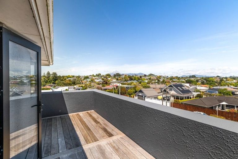 Photo of property in 49 Paynters Avenue, Strandon, New Plymouth, 4312