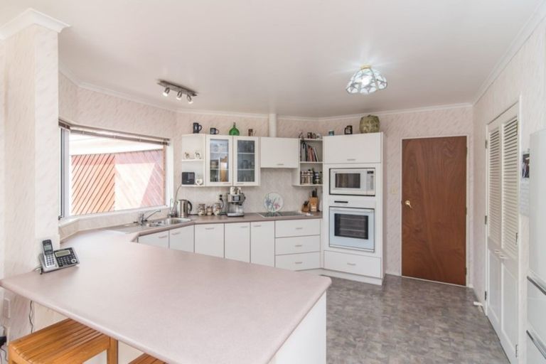 Photo of property in 64 Kapanui Road, Waikanae, 5036