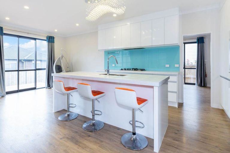 Photo of property in 11 Harvest Avenue, Orewa, 0931