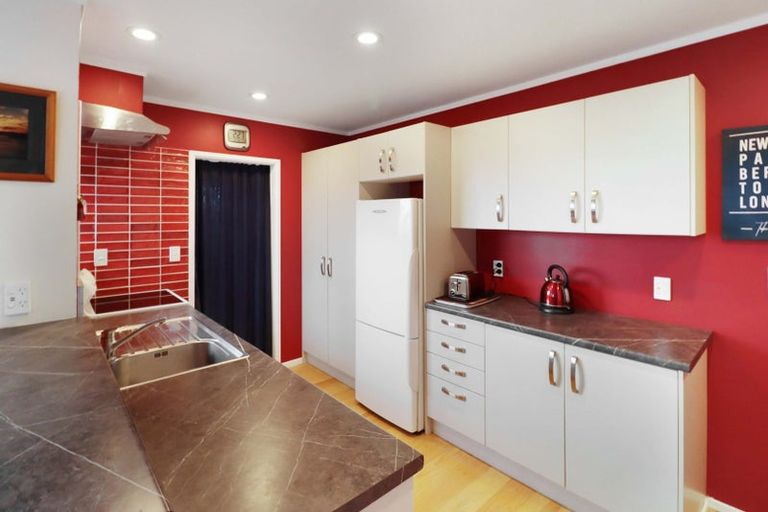 Photo of property in 16 Cathie Place, Karori, Wellington, 6012