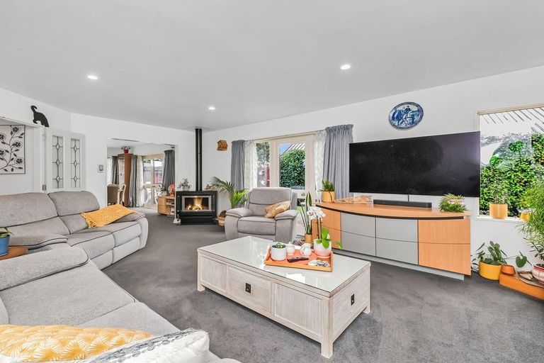 Photo of property in 6 Oldham Place, Darfield, 7510