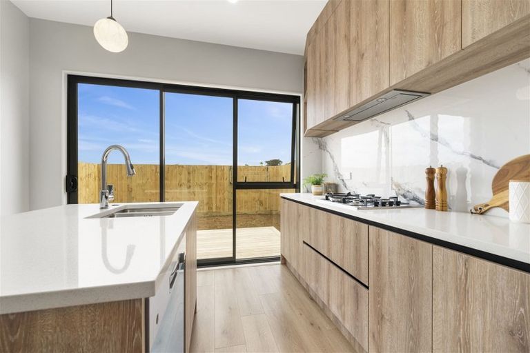 Photo of property in 39 Matakohe Road, Westgate, Auckland, 0814