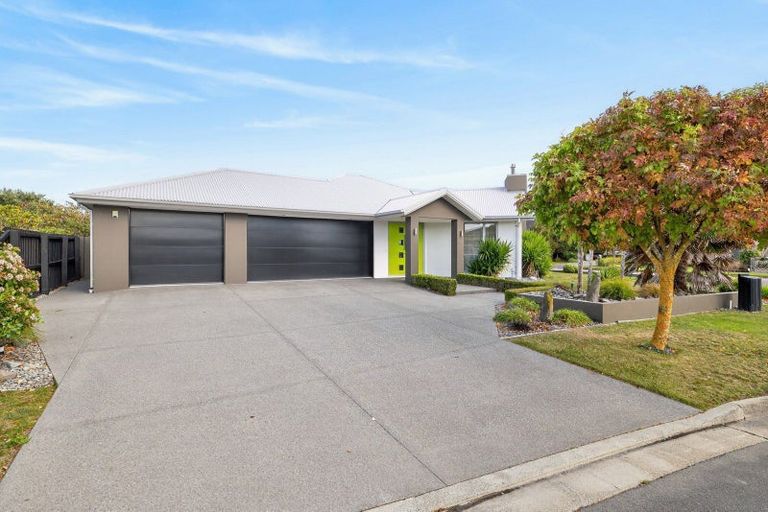 Photo of property in 5 Reka Street, Parklands, Christchurch, 8083